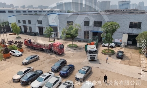 一批5噸蓄電池湘潭電機(jī)車(chē)裝車(chē)發(fā)貨